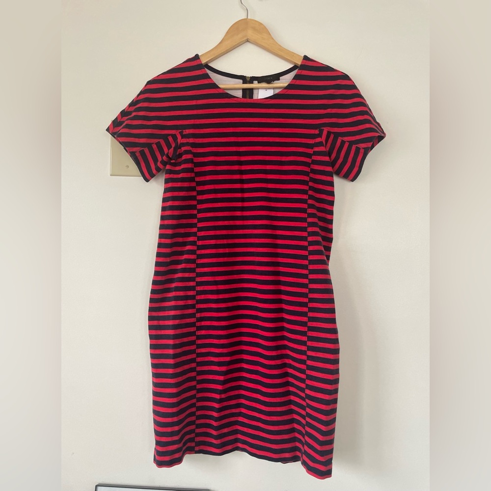 Causal dress
